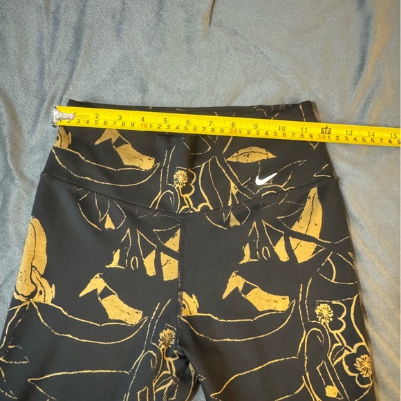 Nike Dri-Fit Leggings
#1027 - Picture 2 of 9